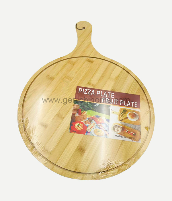 ¿Cuáles son las consideraciones con respecto al grosor y el peso cuando se trata del diseño y la funcionalidad de una bandeja de pizza de madera?