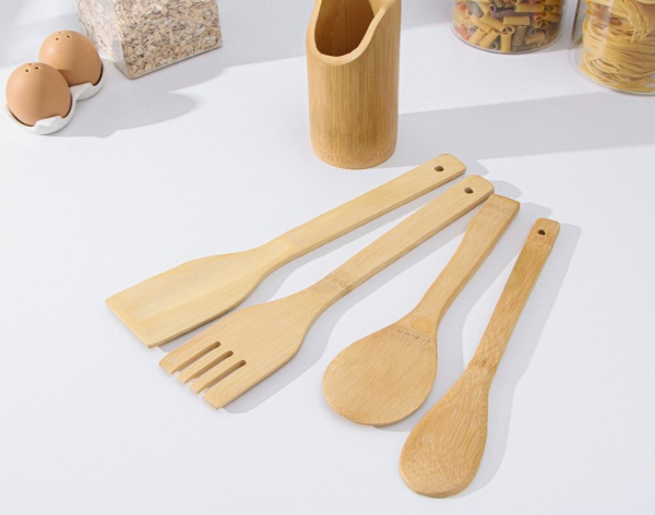 ¿Cómo se limpian y desinfectan los palillos de bambú en caja antes del empaque?